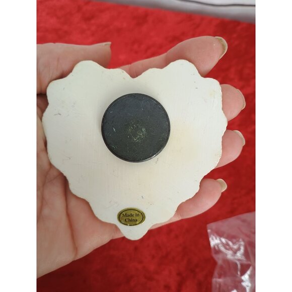 Vintage Heart-Shaped Floral Magnet With‎ Pink & Green Embellishments - Picture 5 of 5